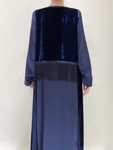 ‎عباية اي لاين -مخمل حريري كحلي مع حرير ياباني — ه...