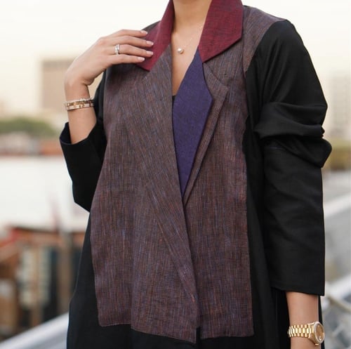 كتان أسود نقي مع تركيبة ملونة