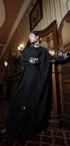 بشت اسود مع جوبير فرنسي وردي