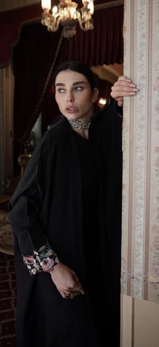 بشت اسود مع جوبير فرنسي وردي