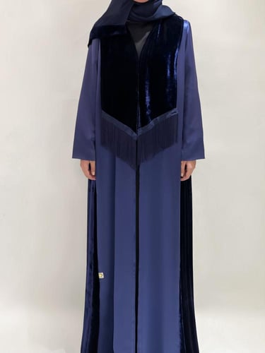 ‎عباية اي لاين -مخمل حريري كحلي مع حرير ياباني — ه...