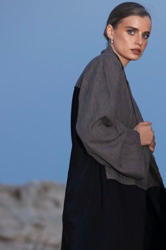 ‎ عباية من الحرير واللينن الطبيعي بلون مغاير