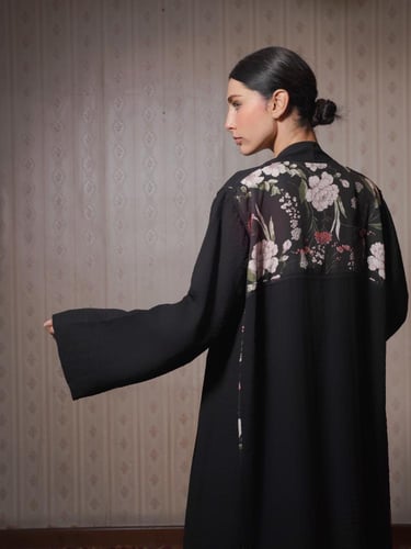 عباية اسود مع قطن اسباني ملون