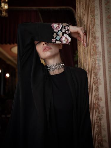 بشت اسود مع جوبير فرنسي وردي