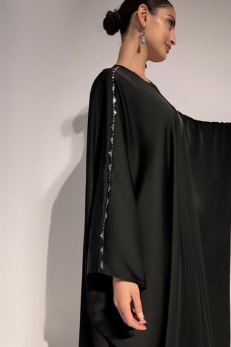 بشت حرير بتطريز النقدة من قصب الفضة