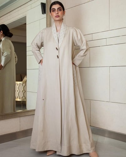 عباية من الكتان الخالص بأزرار خشبية