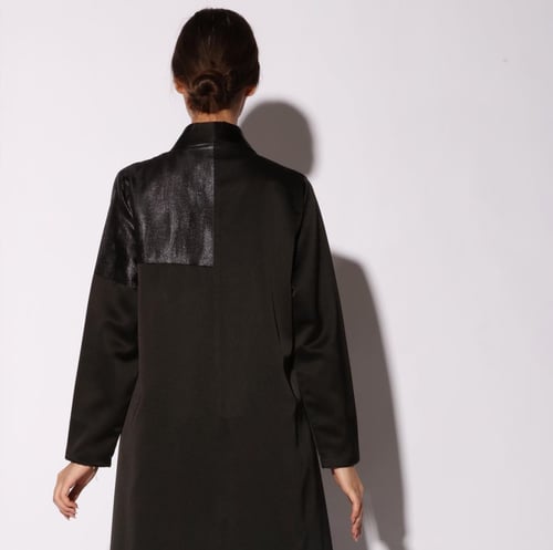 عباية كلاسيكية فاخرة (R)