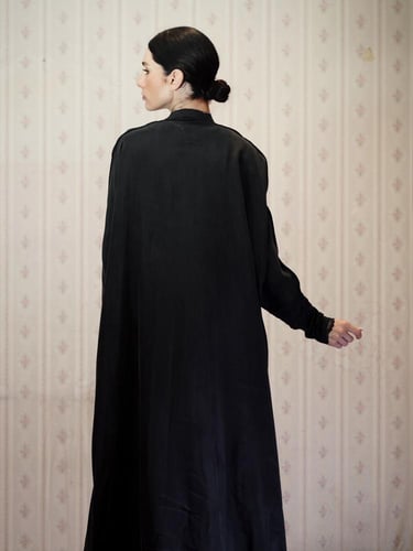 بشت اسود مع دانتيل اسود