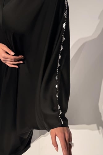 بشت حرير بتطريز النقدة من قصب الفضة