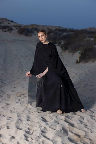 بشت اسود منقوش