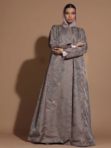 عباية فاخرة من التفتا الإيطالي