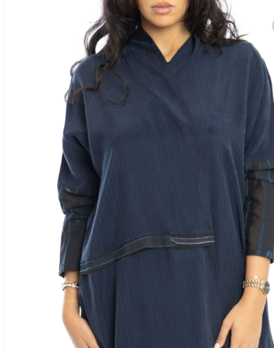 عباية كحلي من الكريب بتفاصيل الأورجانزا