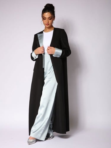 عباية كريب سوداء فاخرة (R)