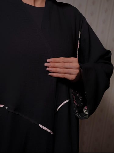 عباية اسود مع قطن اسباني ملون