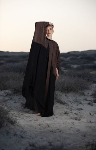 عباية من الحرير بلون مغاير