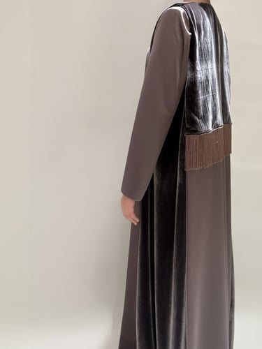 عباية اي لاين -رمادي من المخمل الحريري الفرنسي مع...