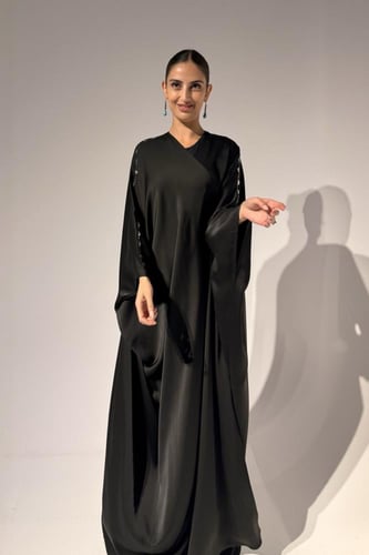 بشت حرير بتطريز النقدة من قصب الفضة