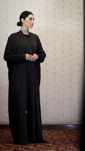 بشت اسود مع دانتيل اسود