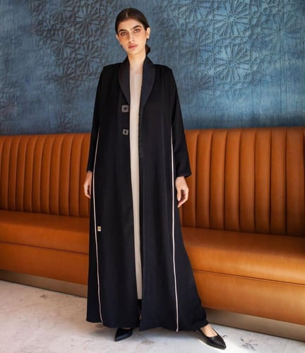 عباية كريب سوداء فاخرة