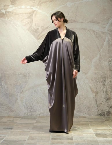 عباية بشت – مخمل فرنسي رمادي مع حرير ياباني