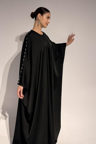 بشت حرير بتطريز النقدة من قصب الفضة