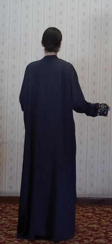 بشت كحلي مع جوبير فرنسي بني و تفاصيل سوداء