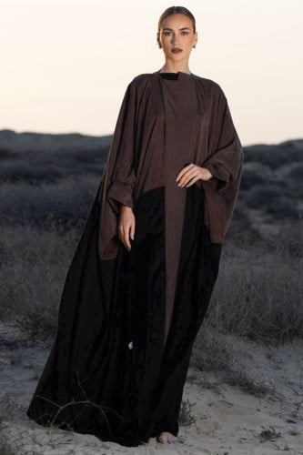 عباية من الحرير بلون مغاير