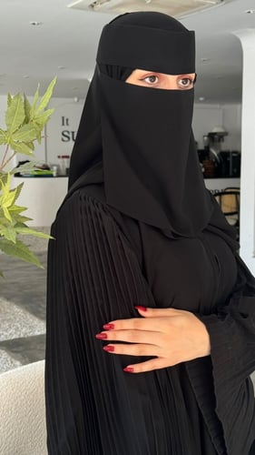 عباية لارين