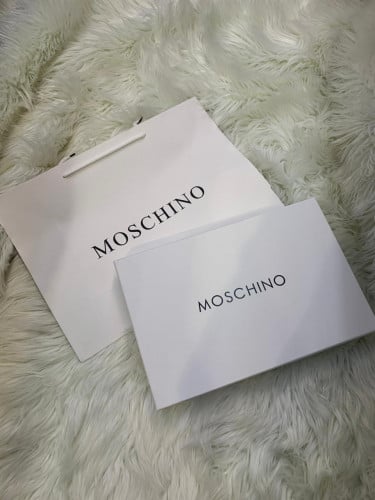 بوكس وكيس موسكينو صغير