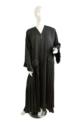 عباية بدون إسم الفاخرة بطيات أنيقة – تصميم راقي لل...