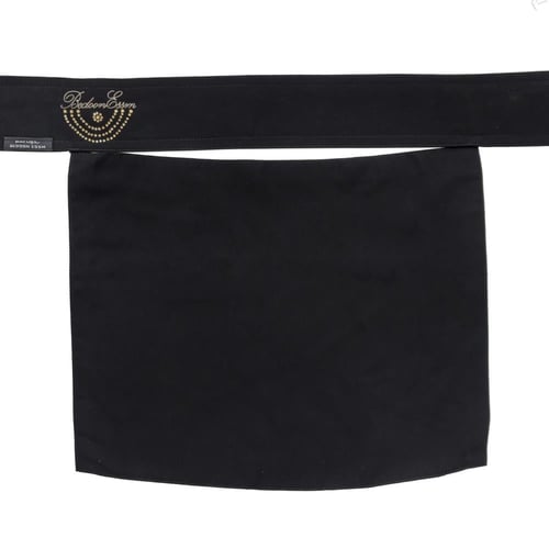 نقّاب بشعار مطرز ومزين بالكريستال