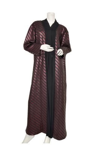 عباية شتوية فاخرة بقماش مخملي بخطوط معدنية – تصميم...