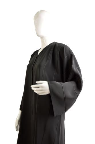 عباية سوداء قماش ياباني ثقيل مع قيطان - ماركة بدون...