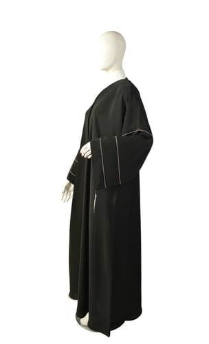 عباية كلاسيك مع برواز- ماركة بدون اسم