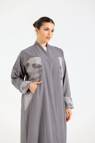 عباية بجيوب امامية تناسب الموظفات