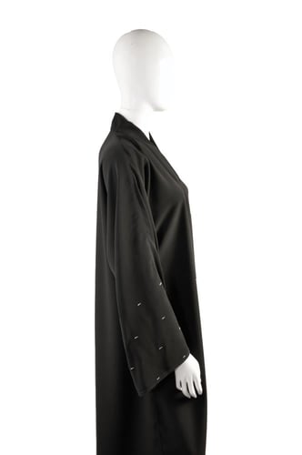 عباية فخمة وجذابة من ماركة بدون اسم، مصنوعة من حري...