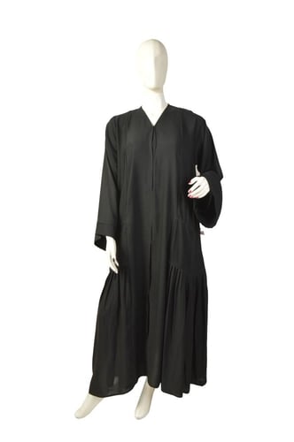 عباية "بدون اسم" من الحرير الكوري بجيوب أمامية وتف...