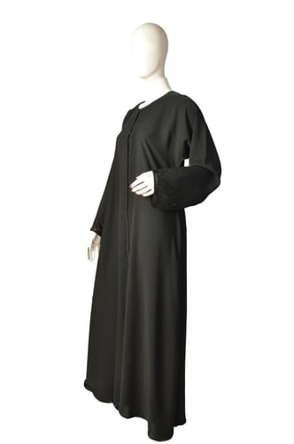 عباية حرير كوري فاخرة بتطريز خرز يدوي على الأكمام...