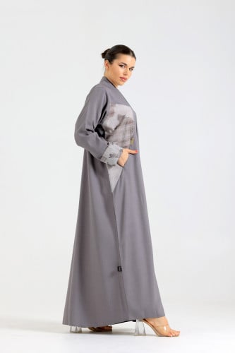 عباية بجيوب امامية تناسب الموظفات