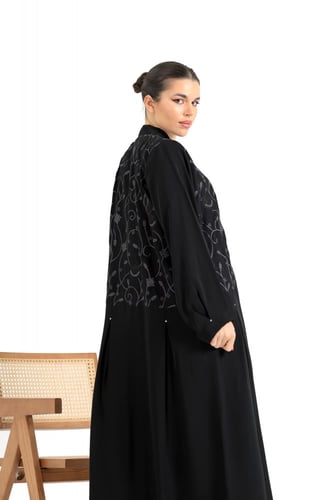 عباية تطريز بتصميم عصري
