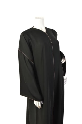 عباية نصف كلوش بقصة عصرية