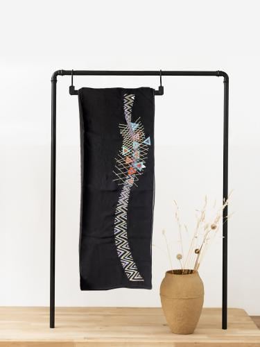 شيلة "ماركة بدون اسم" من القماش الياباني الفاخر بت...