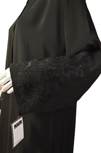عباية "أصالة الحرير" بتطريز الكورنيش الفاخر