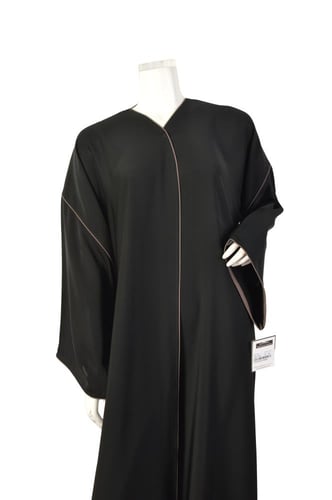 عباية نصف كلوش بقصة عصرية