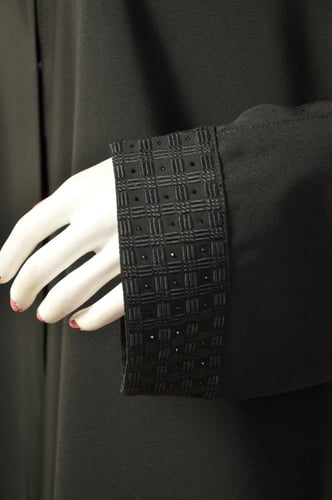 عباية "الحرير الكوري الأسود" - أناقة مترفة بتفاصيل...