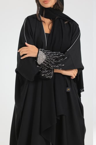 عباية فراشة بالخرز اليدوي