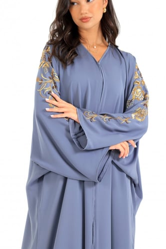 عباية ملون تطريز يدوي على الكتف