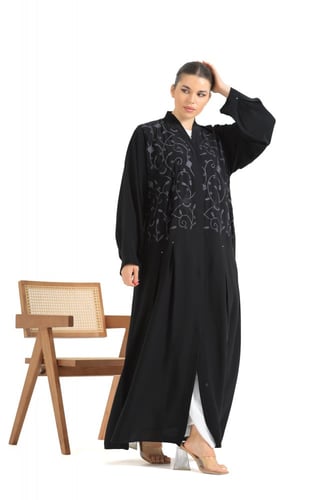 عباية تطريز بتصميم عصري