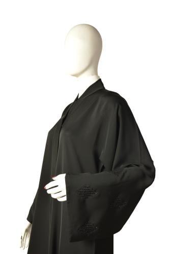 عباية حرير كوري مطرزة (تطريز) - ماركة بدون اسم.