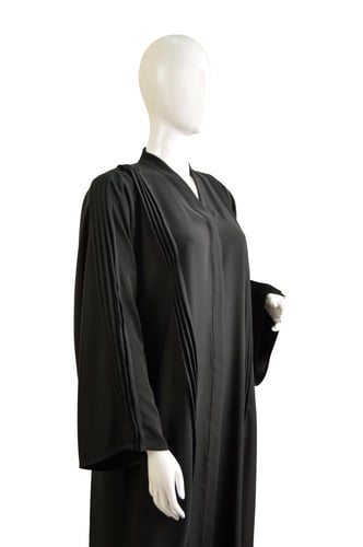 عباية فخمة وجذابة من ماركة بدون اسم، مصنوعة من حري...